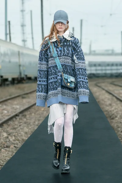 Look 30